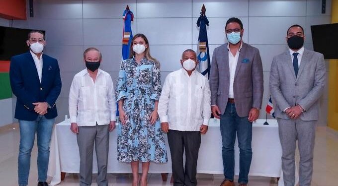 DGCINE y CERTV firman acuerdo para transmitir y difundir películas dominicanas