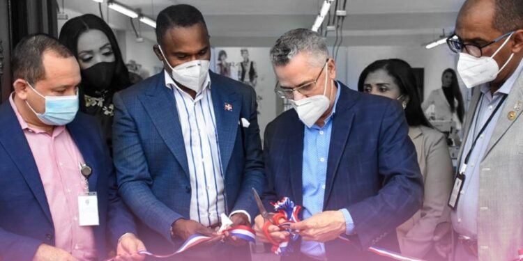 El diseñador Martín Polanco dirigirá la Escuela Laboral de Moda en Santo Domingo Este