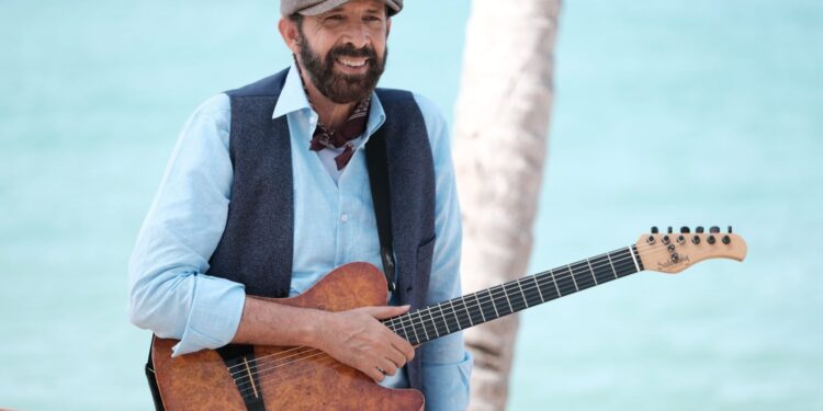 Juan Luís Guerra celebrará los 30 años de Bachata Rosa en Premios Soberano