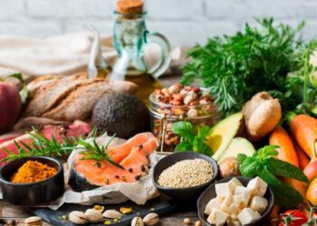 Las dietas a base de plantas y pescado reduce la gravedad de la covid