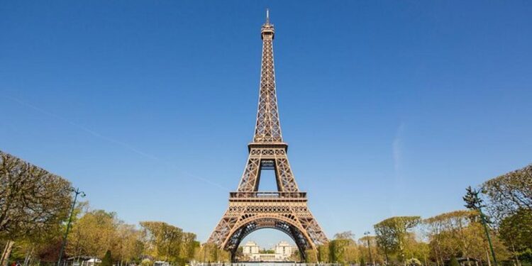 La torre Eiffel, el monumento que ha engalanado a París desde 1889