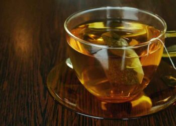 Tés que puedes beber por la mañana y te ayudan a bajar la inflamación