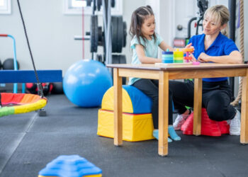 ¿Cuándo necesita un niño recibir terapia ocupacional?