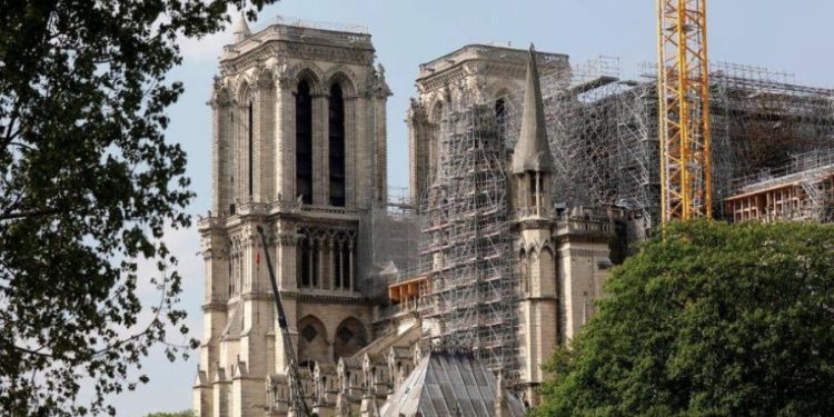 La ministra francesa de Cultura sugiere que los turistas paguen por visitar Notre Dame