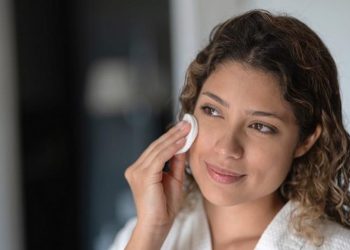 ¿Qué debe tener tu rutina diaria de skincare para presumir una piel perfecta?