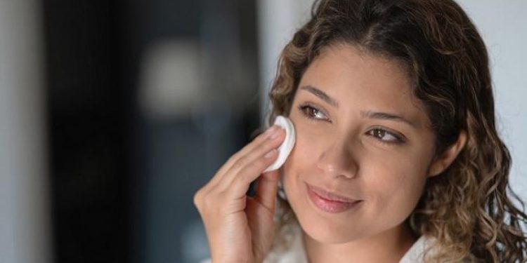 ¿Qué debe tener tu rutina diaria de skincare para presumir una piel perfecta?