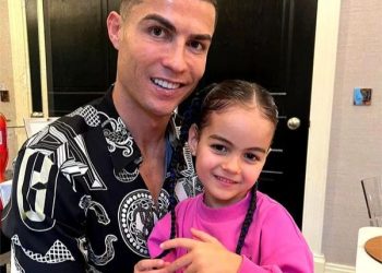 Hija de Cristiano Ronaldo se vuelve viral por cantar un tema de Céline Dion