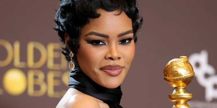 Las uñas cloud dancer de Teyana Taylor confirman que el manicure discreto también puede ser protagonista